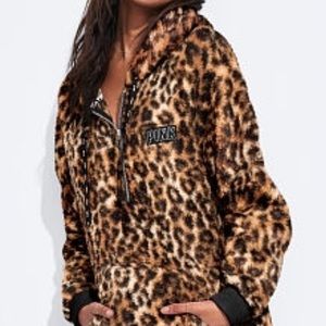 Victoria’s Secret pink leopard Sherpa